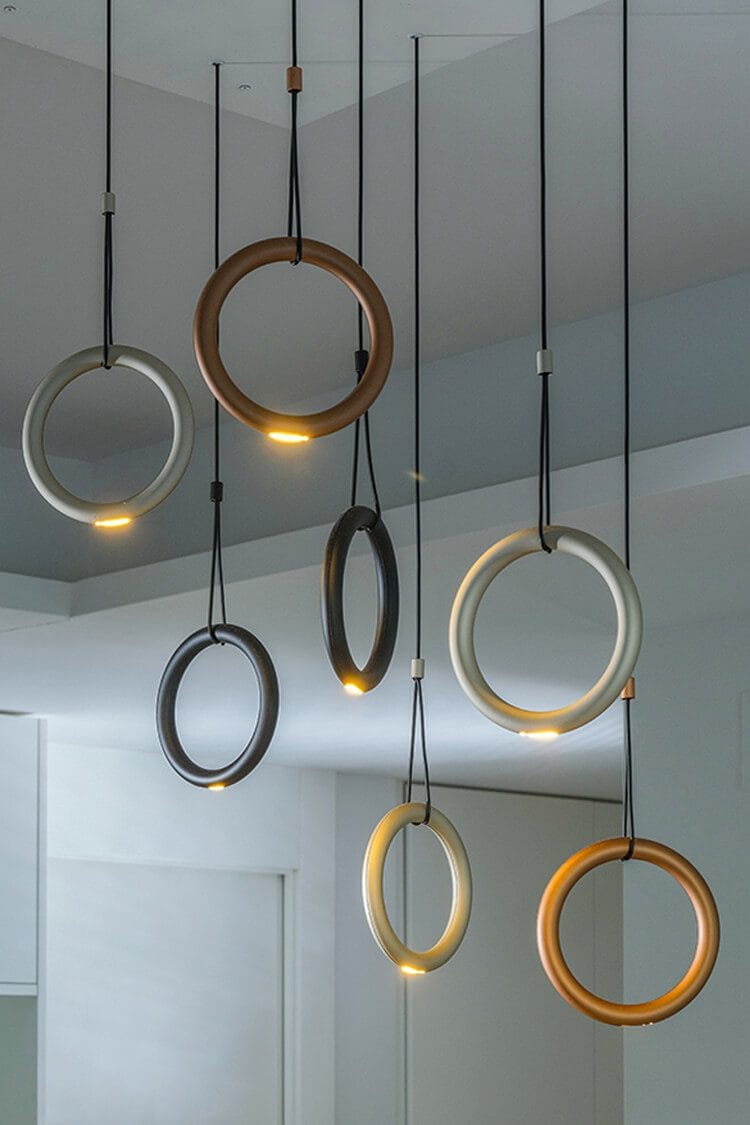 Fotografía profesional de lámparas de diseño colgantes en interiores de lujo