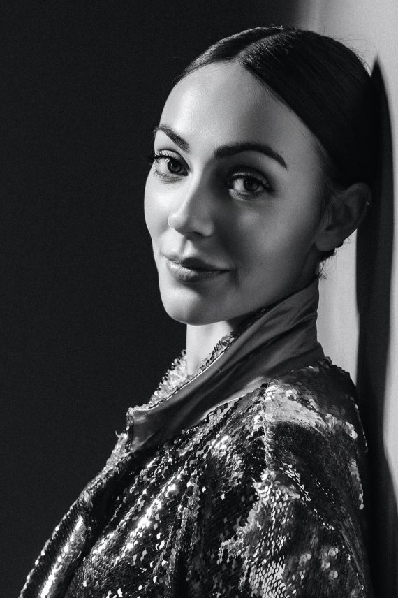 Luz-y-alma-reportaje-profesional-blanco-negro-fotografo-mujer