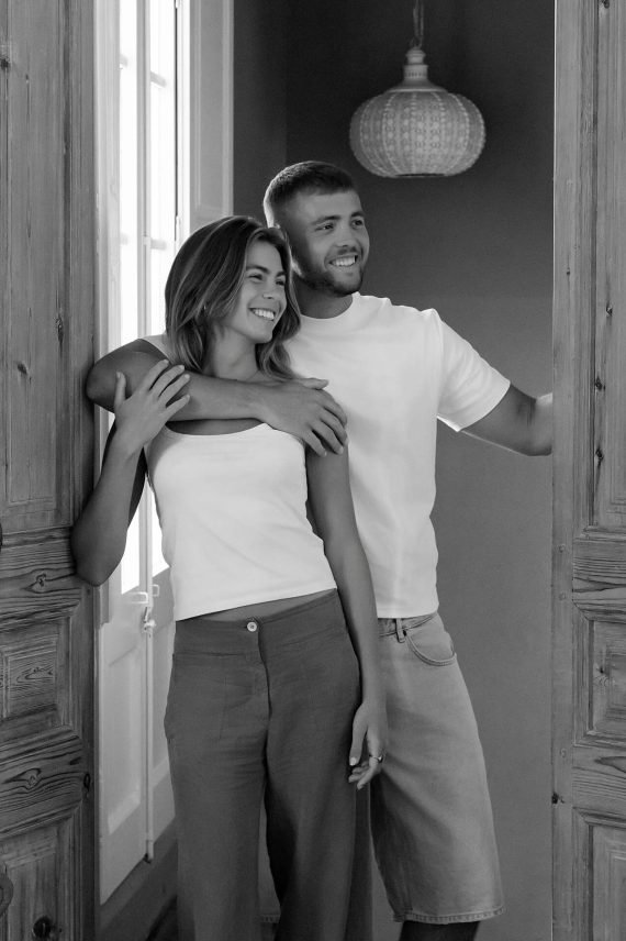 retrato-luz-y-alma-blanco-negro-pareja-sonriendo